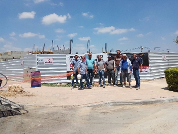 עובדים באתר בניה להבות חביבה
